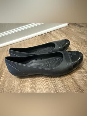 Women’s crocs flats